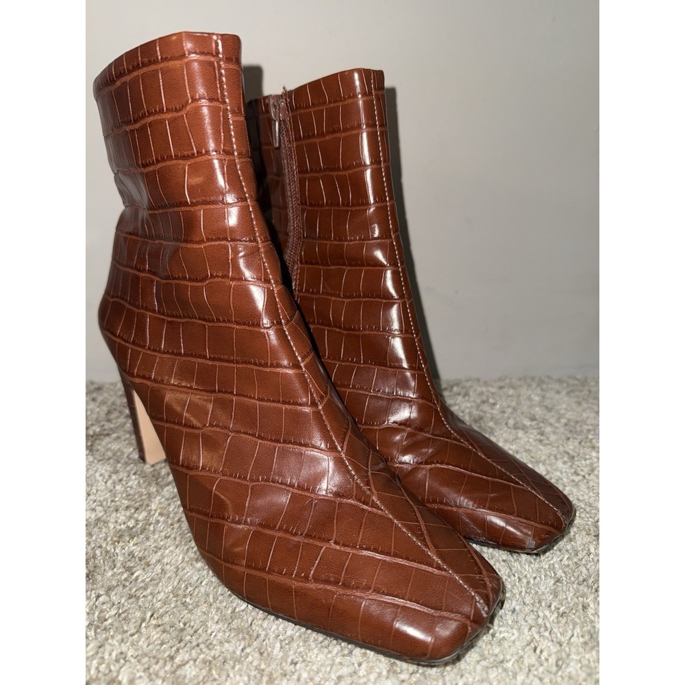 BCBGeneration Size 7.5‎ Brown Croc Crocodile Embossed Ankle BootS Zipper Close